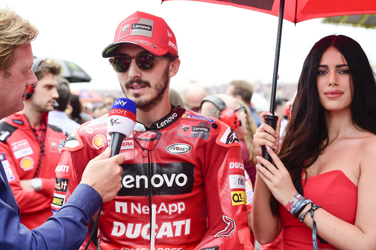 Pecco Bagnaia vor dem Start in Assen