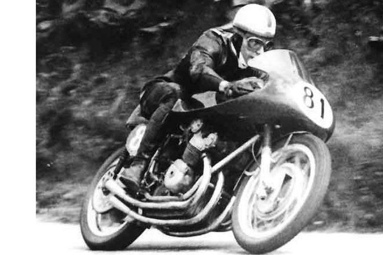 John Surtees erkundet auf MV Agusta die Insel Man