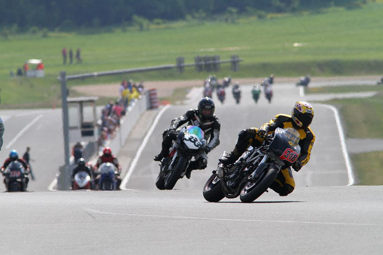 Frank Heyden (Pierobon F02) und Hans Schüpbach (Ducati KR 2V)