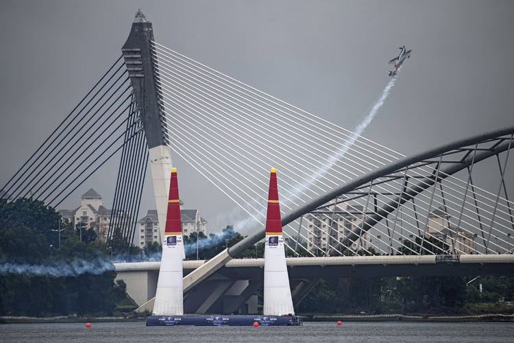 Hannes Arch fliegt auch in Putrajaya der Konkurrenz davon