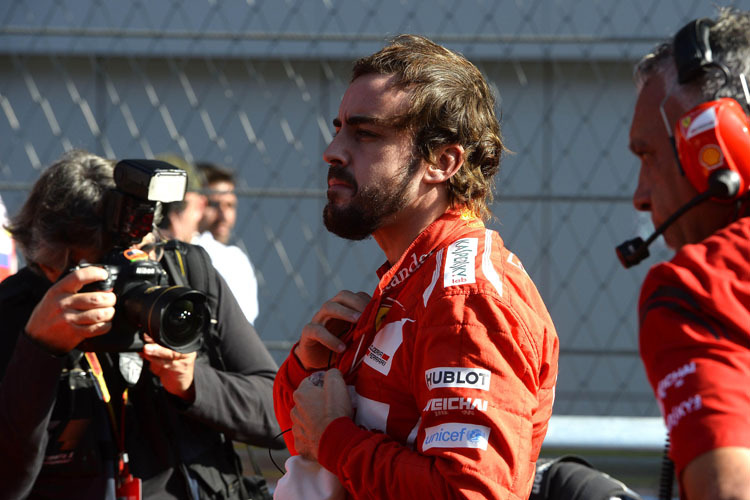 Keine Eile beim Ferrari-Abschied: Fernando Alonso könnte sich seinen Abgang vergolden lassen