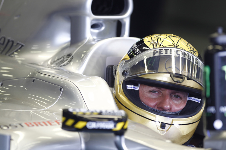 Schumi mit seinem goldenen Helm