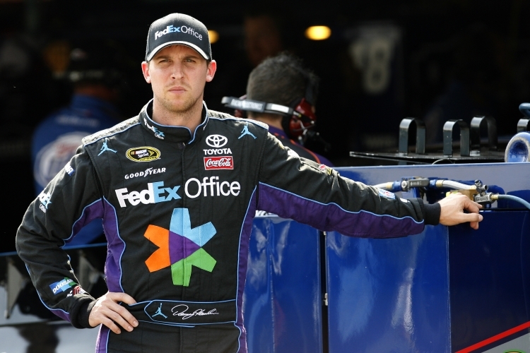 Denny Hamlin bleibt Jimmie Johnson auf den Fersen