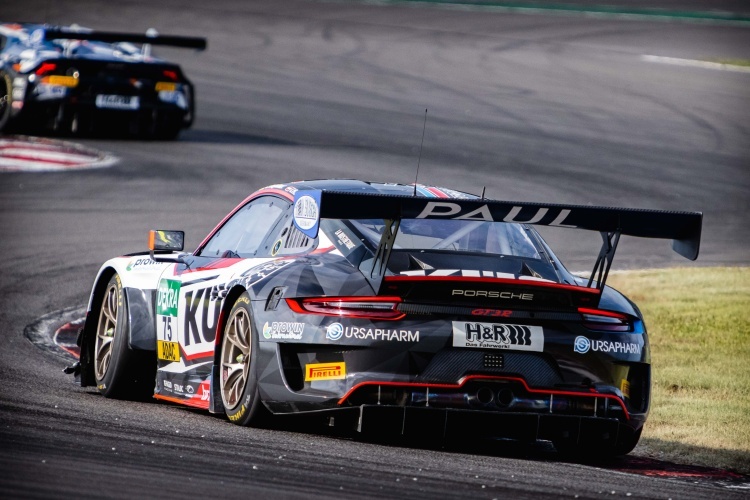 Der Porsche 911 GT3 R vom Team Bernhard auf dem Lausitzring