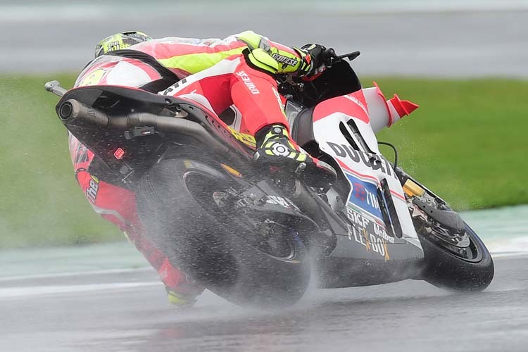 Andrea Iannone im Regen von Silverstone