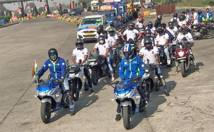 In Indien feierten über 30 Suzuki-Anhänger den Titel von Joan Mir