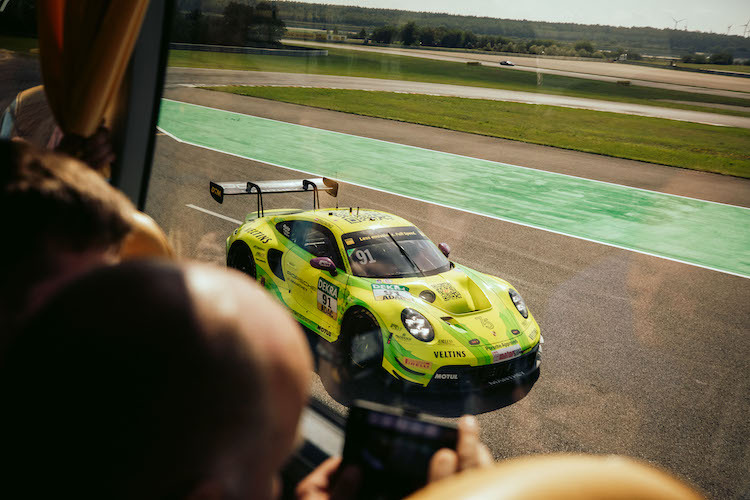  Auch auf dem Red Bull Ring können Fans bei der Track Safari einen besonderen Blick auf die DTM-Boliden werfen