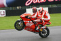 2009 in Donington: Mamola mit Prinz Harry auf dem Sozius