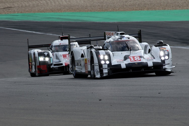 Die beiden Favoriten um den Gesamtsieg: Der Porsche 919 Hybrid (re.) und der Audi R18 e-tron quattro