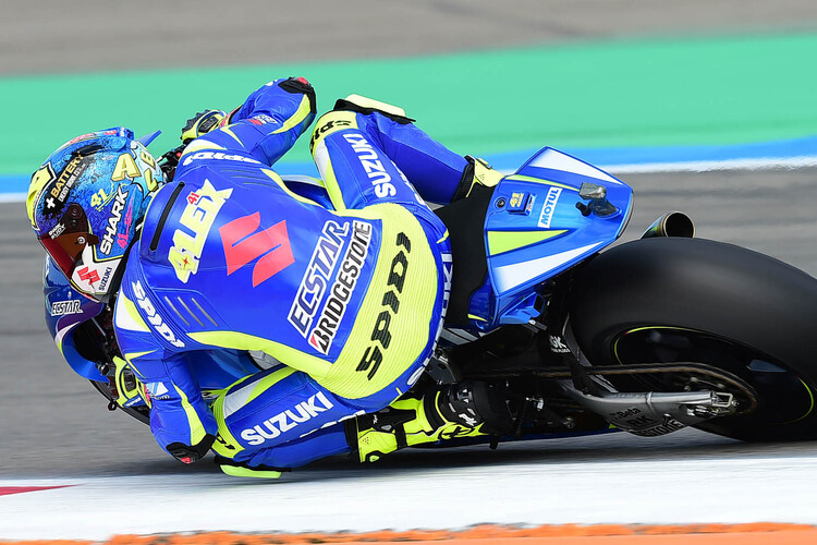 Aleix Espargaró (Suzuki) fährt zum drtten Mal 2015 aus der dritten Reihe los