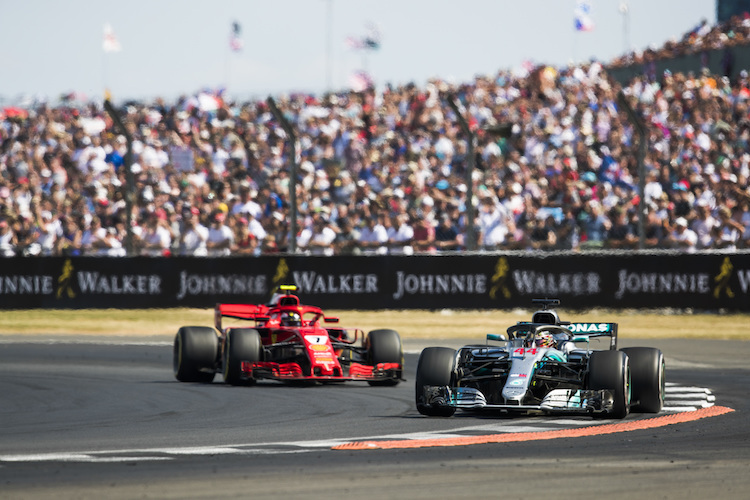 Lewis Hamilton vor Kimi Räikkönen in Silverstone