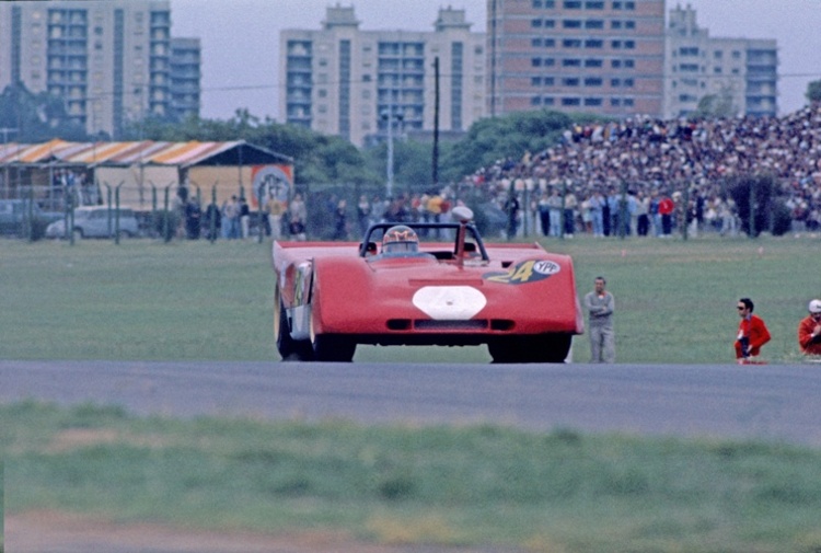 Ignazio Giunti im Ferrari 312PB auf einer seiner letzten Runden