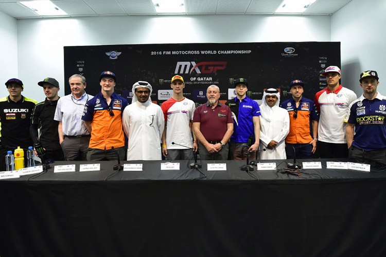 Veranstalter und Fahrer sind bereit für die Eröffnungsrunde in Katar