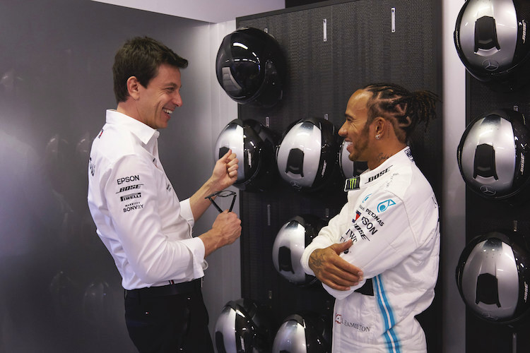 Toto Wolff mit Lewis Hamilton