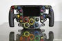 Beim Lenkrand des Porsche 919 Hybrid ist multitasking gefragt