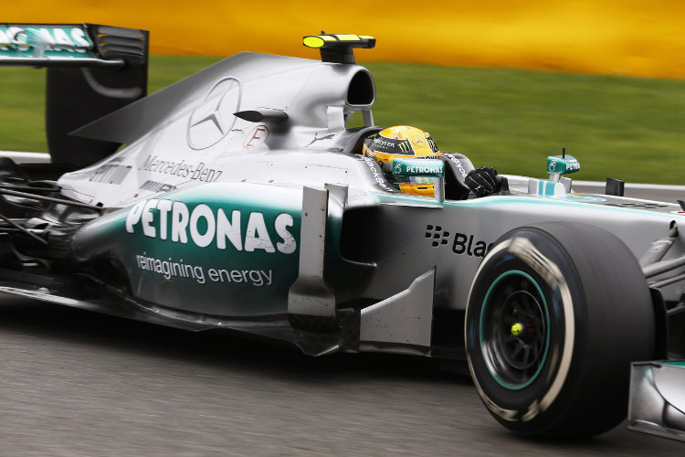 Lewis Hamilton fährt als 3. ins Ziel