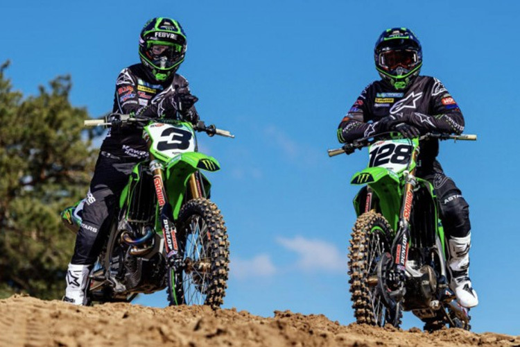 Das Kawasaki Werksteam mit Romain Febvre (#3) und Ivo Monticelli (#128)