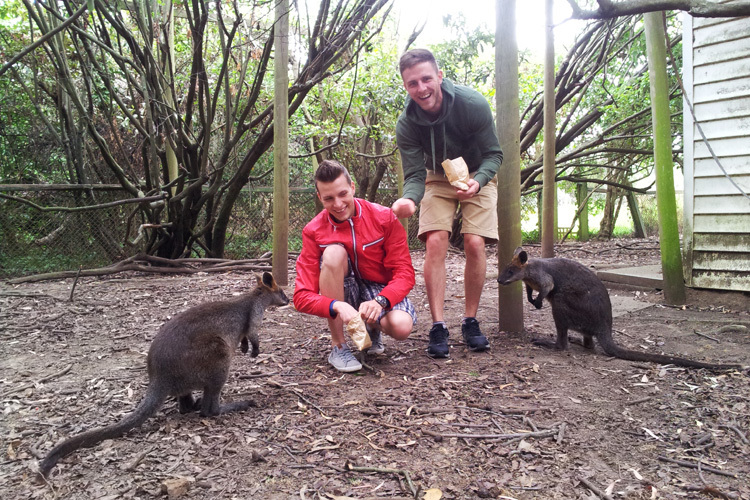 Am Montag geht es für Kevin Wahr (re.) in Australien los