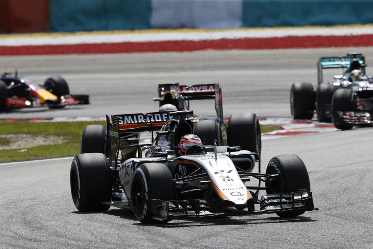 Nico Hülkenberg in Sepang vor Romain Grosjean