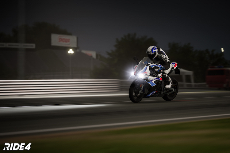 BMW M 1000 RR, RIDE 4, Suzuka bei Nacht 