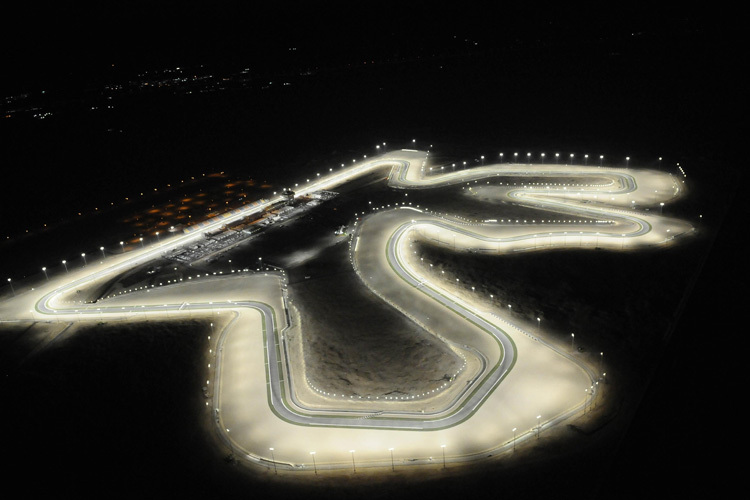 Der Losail International Circuit bei Doha (Katar)