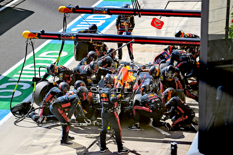 Boxenstopp der Red Bull Racing-Mannschaft