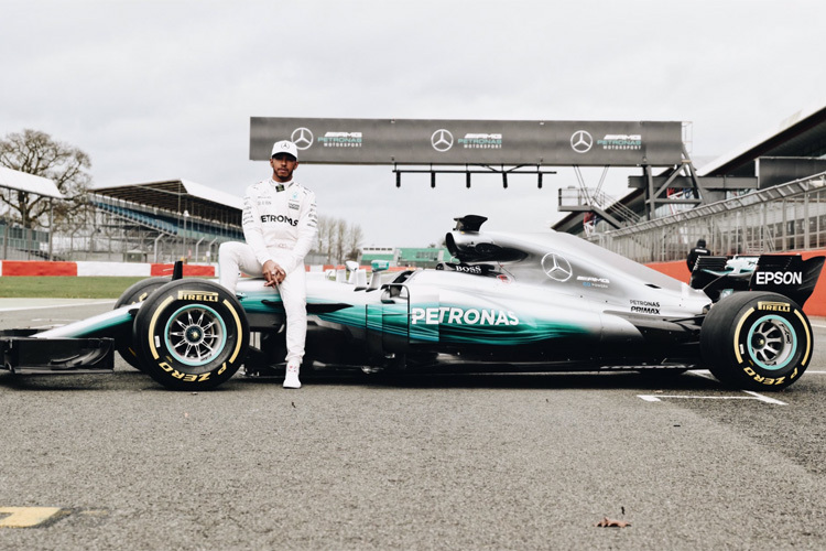 Lewis Hamilton mit seinem Silberpfeil