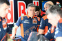 Francesco Guidotti in der Red Bull-KTM-Box beim Sepang-Test