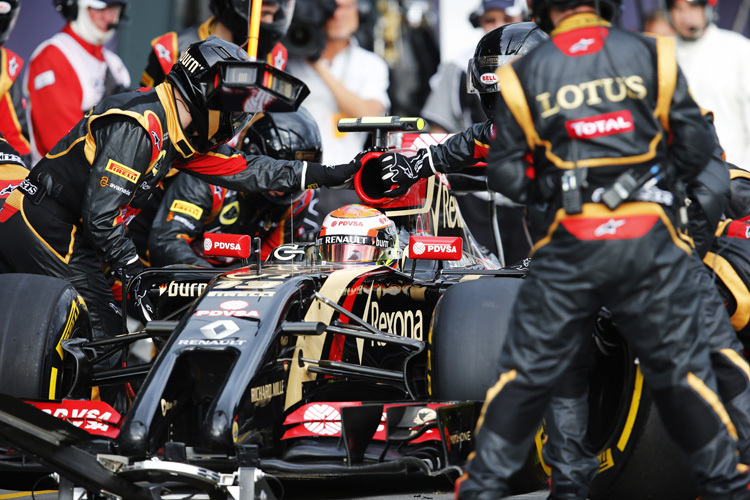 Viel Arbeit am Lotus von Pastor Maldonado