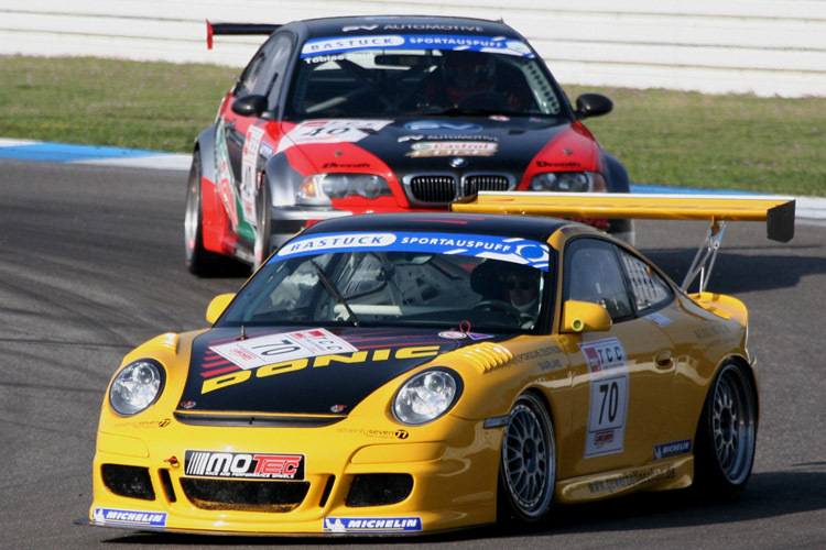 Frank Schreiner (im Porsche vorn) vor Tobias Paul (BMW M3)