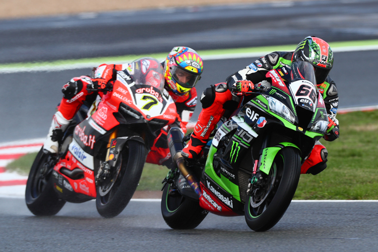 Sinnbild der Weltmeisterschaft: Tom Sykes vor Chaz Davies