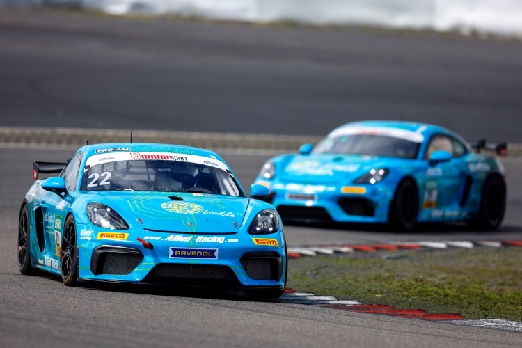 Die beiden Porsche 718 Cayman GT4 vom Team Allied-Racing geben in der ADAC GT4 Germany Gas