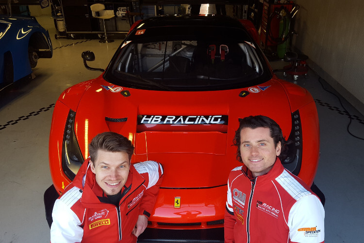 Sebastian Asch (li.) und Luca Ludwig mit dem Ferrari 488 GT3