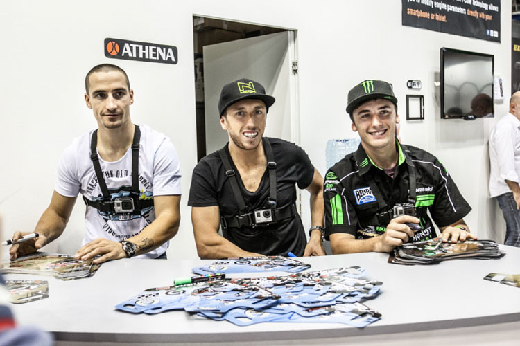 Begehrte Autogramme: Das Team Italia mit David Philippaerts, Antonio Cairoli und Alessandro Lupino gewann Bronze am Motocross der Nationen