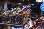 Supercross-WM in Arlington: Ken Roczen (94) vor Weltmeister Villopoto, vorne entschwindet Justin Barcia (51)