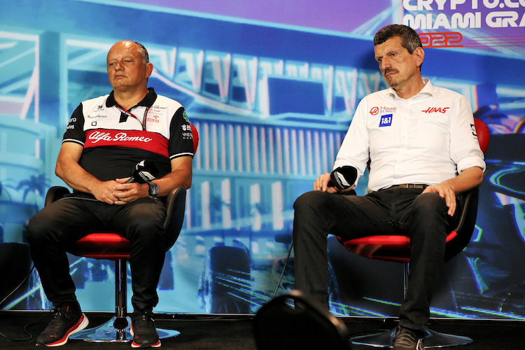 Fred Vasseur (Alfa Romeo) und Günther Steiner (Haas)