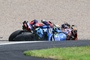 Schräger als schräg: Ai Ogura geht in Kurve 1 zu Boden und trifft Joan Mir