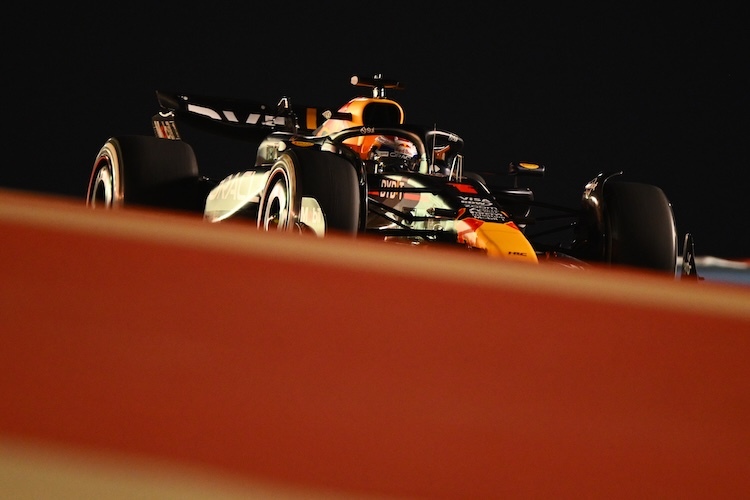 Max Verstappen fuhr auf dem Wüstenkurs von Bahrain den ersten GP-Sieg in diesem Jahr ein
