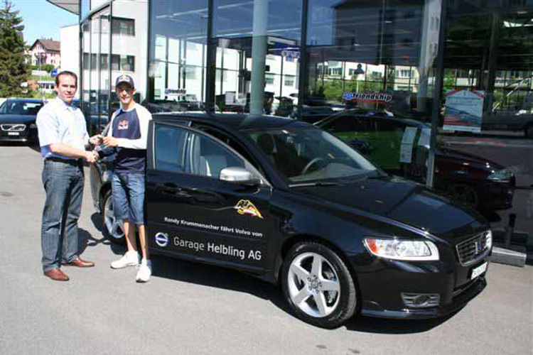 Übergabe des Volvo V50 bei der Helbling AG