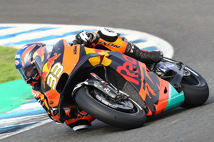 Brad Binder fährt bisher nur mit der 2019-Maschine von KTM