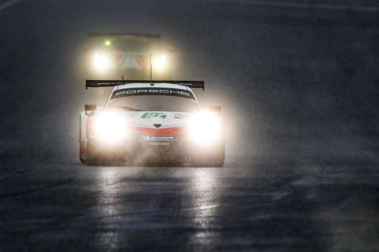 Der Porsche 911 RSR im Nebel von Spa-Francorchamps