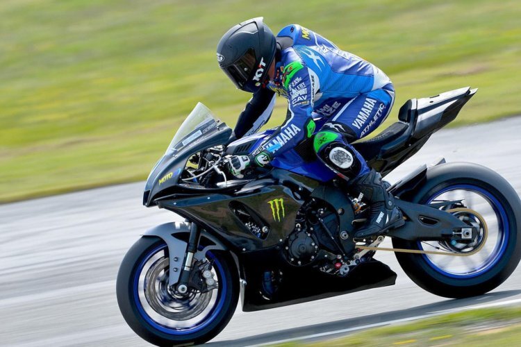 Anthony West bei Testfahrten mit seiner Yamaha R1