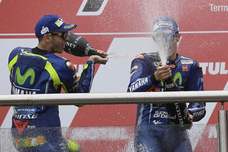 Auch ohne  seinen Wunschreifen schnell: Rossi (links) mit Viñales