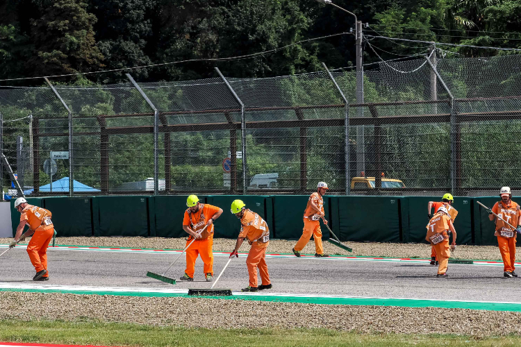 Die Streckenposten in Imola waren vielbeschäftigt