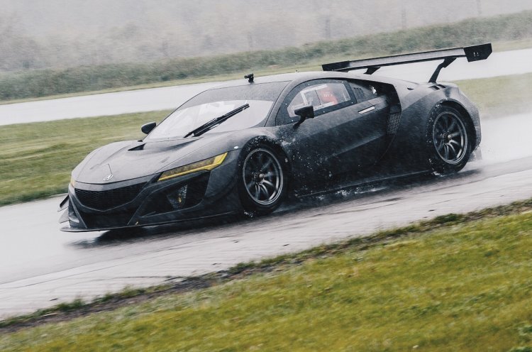 Der NSX GT3 bei Testfahren in Michigan