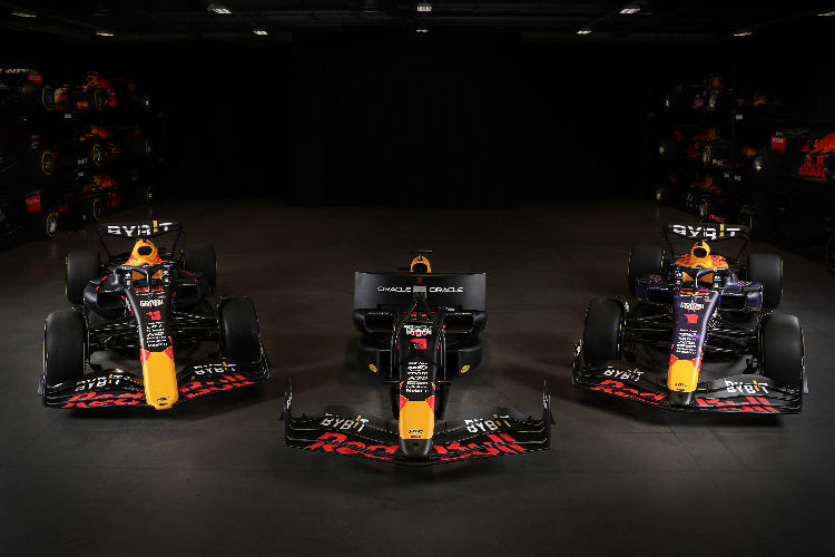 Die Red Bull Racing-Show-Cars und der Motion-Simulator