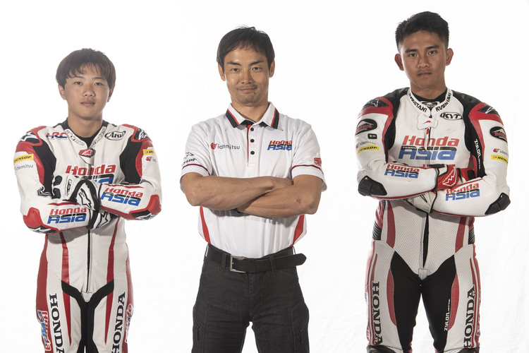 Furusato, Teammanager Aoyama, Aji (vlnr)