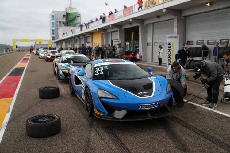 Pole-Position in der ADAC GT4 Germany auf dem Sachsenring für den McLaren 570S GT4