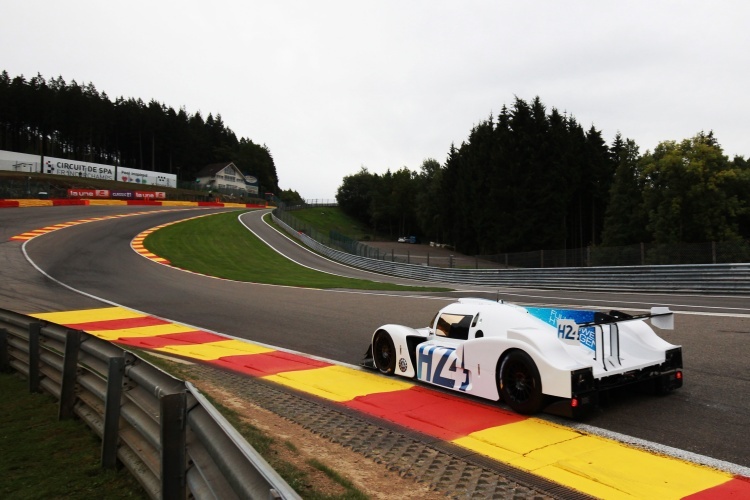 Der LMPH2G in der Eau Rouge-Senke von Spa-Francorchamps