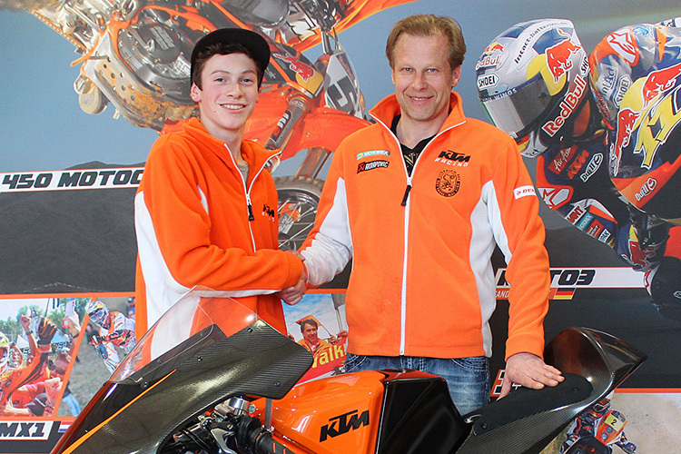 Thomas Gradinger (li.) mit KTM-Mann Wolfgang Felber